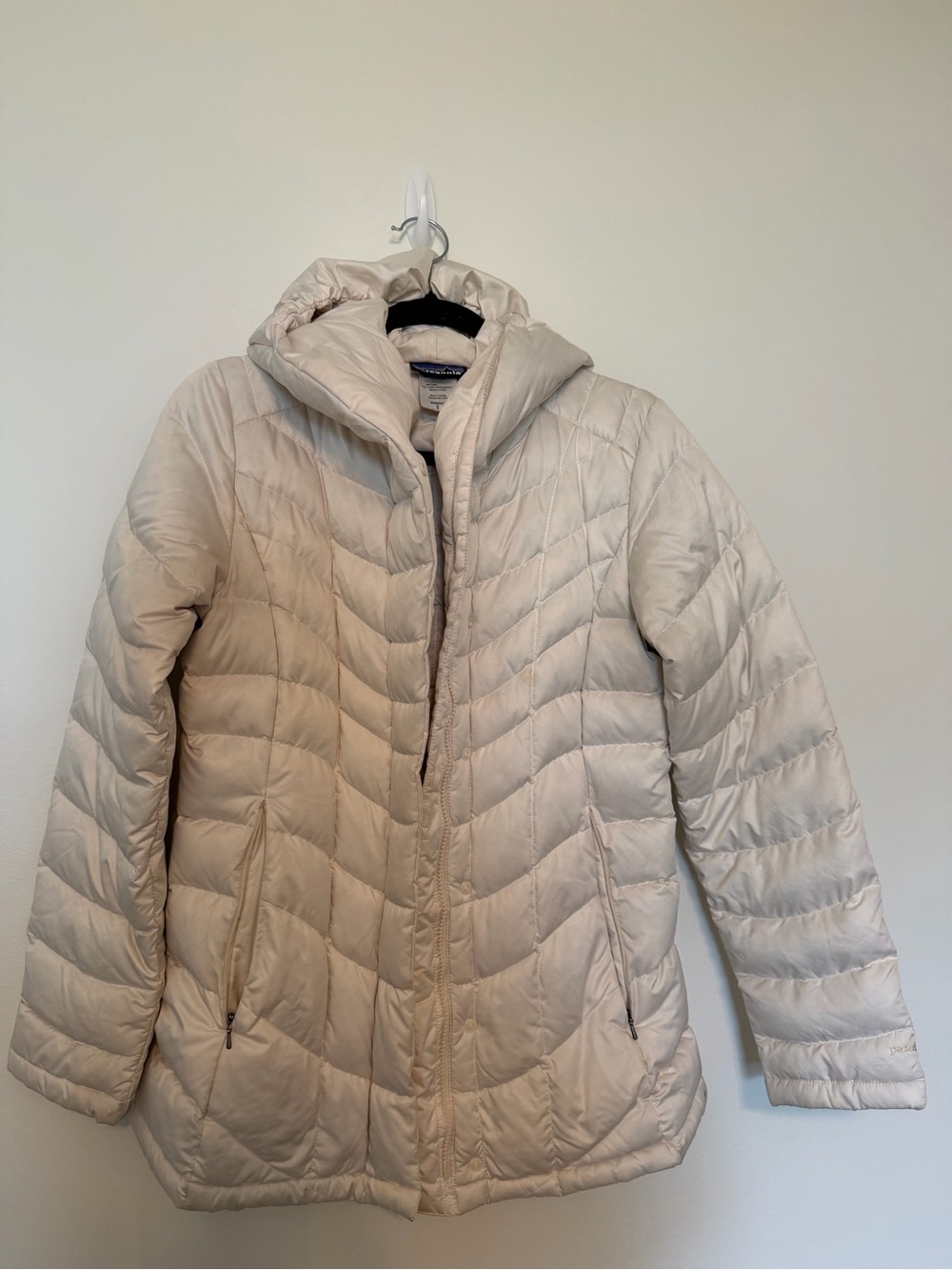 Patagonia Women's Cream Quilted Hooded Puffer Jacket